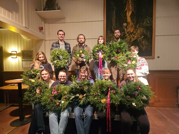 Kransbindning och julfika - Skogsprogram Västerbotten